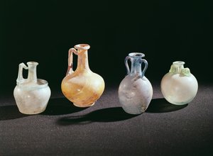 花瓶のセレクション、1〜2世紀（ガラス）